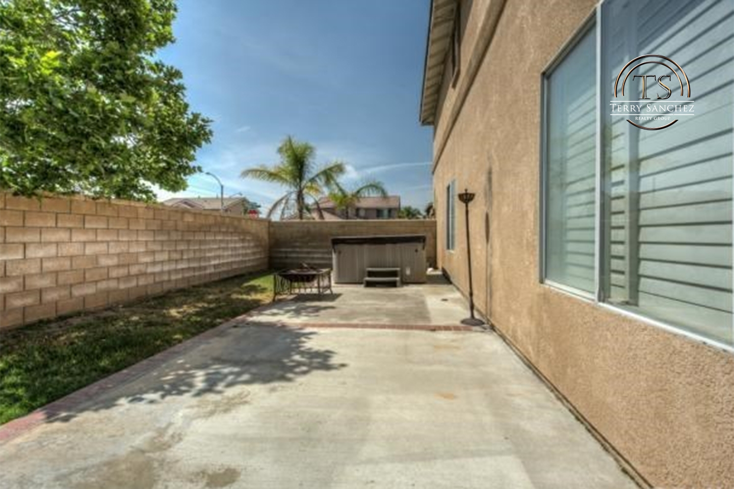 5783 SHADY ROCK LN FONTANA CA 92336